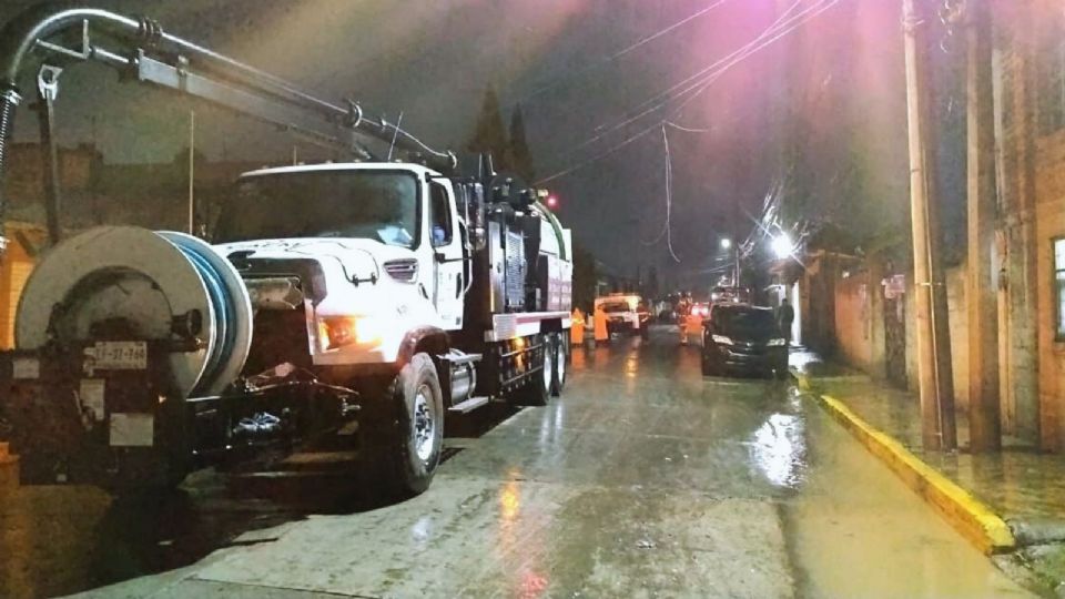 CAEM y Protección Civil estatal han activado brigadas para atender a la población con elementos del Grupo Tláloc y equipos vactor.