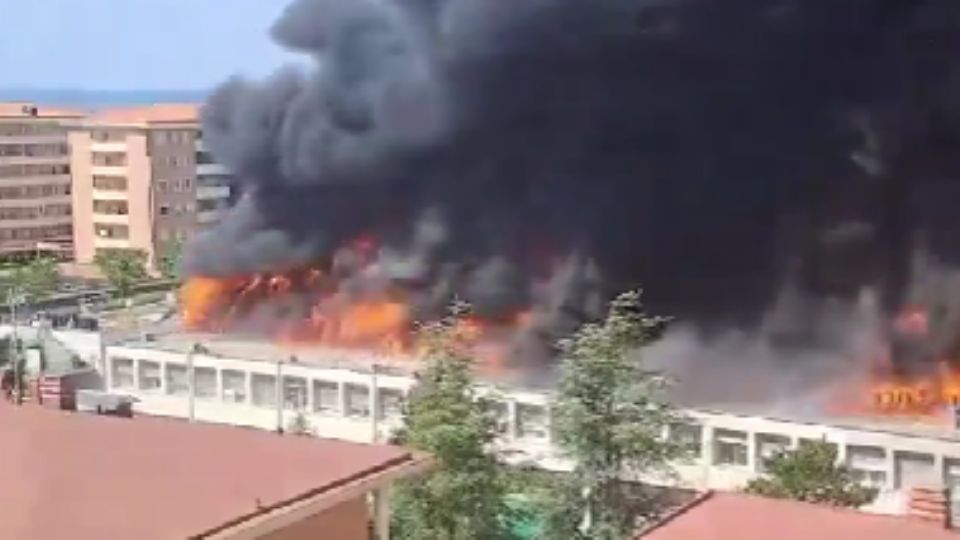 Incendio en universidad italiana obliga al desalojo de estudiantes.