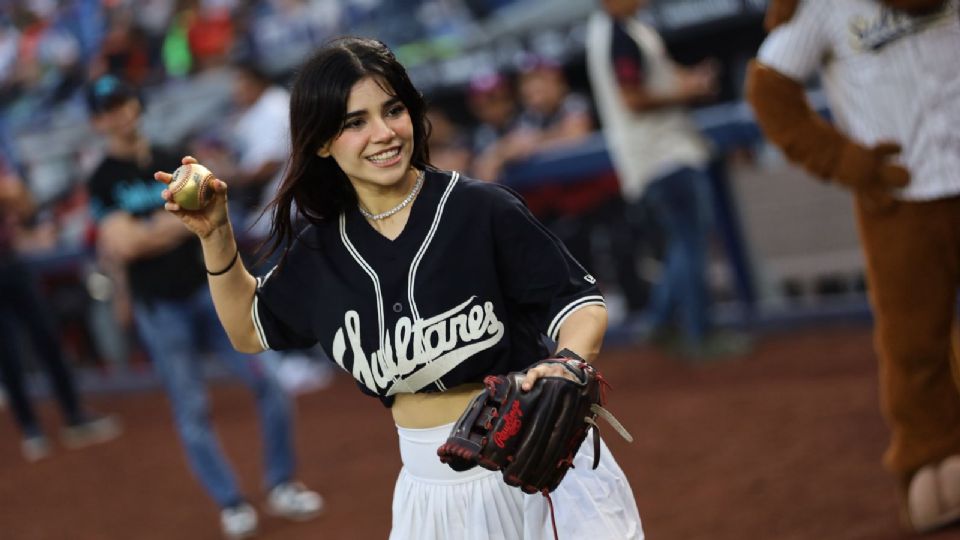 La streamer fue muy bien recibida por la afición del equipo local.