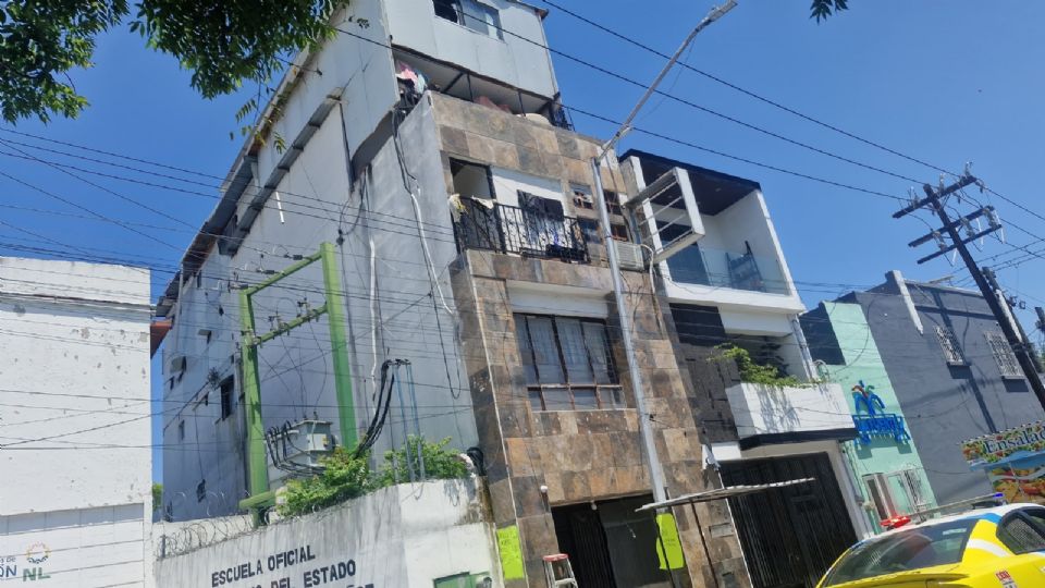 Protección Civil acudió al negocio donde ocurrió el accidente por descarga eléctrica en el Centro de Monterrey.