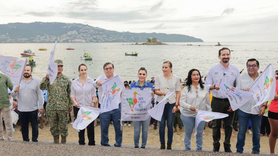 La gobernadora Evelyn Salgado se sumó a la Estrategia Nacional de Limpieza y Conservación de Playas Costas de México.