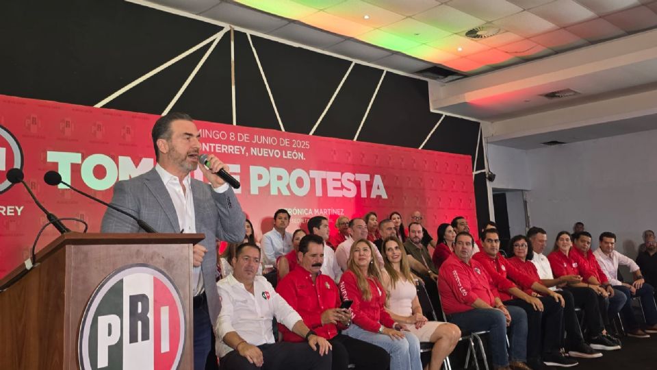 El alcalde fue interrumpido en varias ocasiones por los gritos de apoyo de los asistentes.