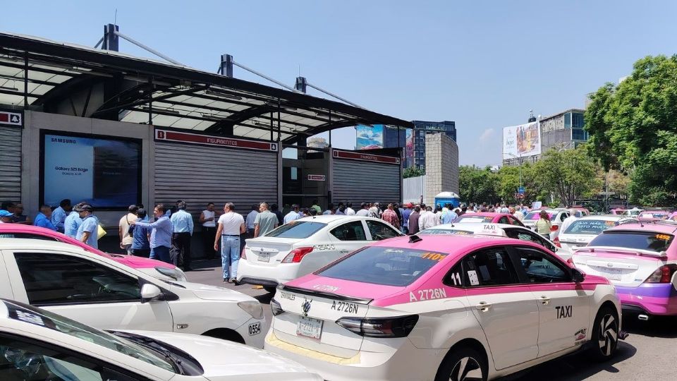 Taxistas de la CDMX se manifiestan para que se eliminen las fotomultas.