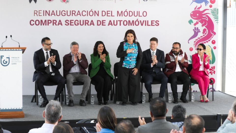 Clara Brugada reinauguró el módulo Compra Segura de Automóviles.