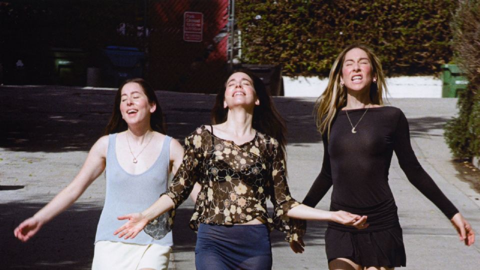 En “Take Me Back”, las hermanas Haim rememoran sus “buenos momentos”, donde todo parecía mejor.