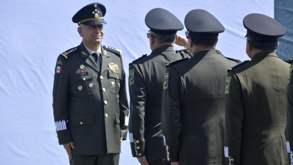En el ámbito internacional se desempeñó como agregado militar adjunto a la embajada de México en Canadá.