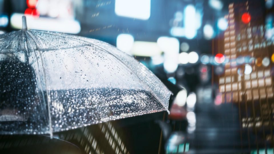 Recomendó a la población guardar o retirar objetos que puedan caer por la acción de los vientos.