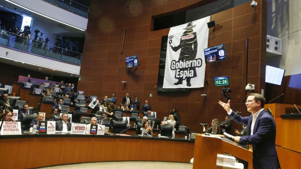 Integrantes de la bancada del PAN se manifestaron en contra de la aprobación de la 'Ley Espía'.