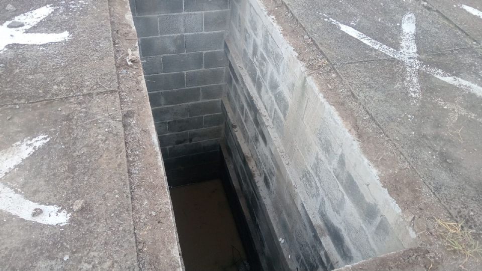 Protección Civil de Nuevo León auxilió a una joven lesionada tras caer al interior de una lápida en Marín.