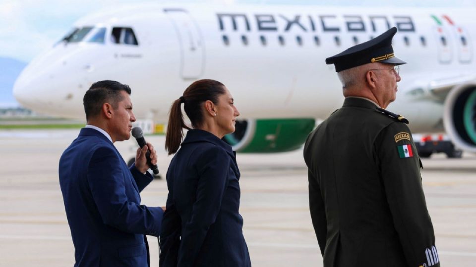 Claudia Sheinbaum Pardo, Presidenta de México, encabezó el arribo de la aeronave EMBRAER E-195E2, que pasará a formar parte de la flotilla de la aerolínea Mexicana de Aviación.
