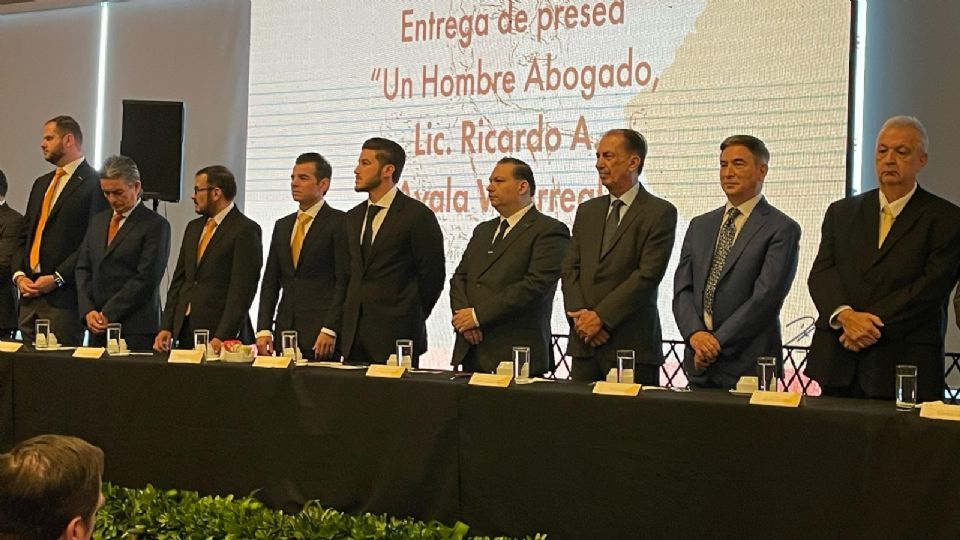 Samuel García pidió construir una reforma judicial a la altura de Nuevo León durante el Día del Abogado.