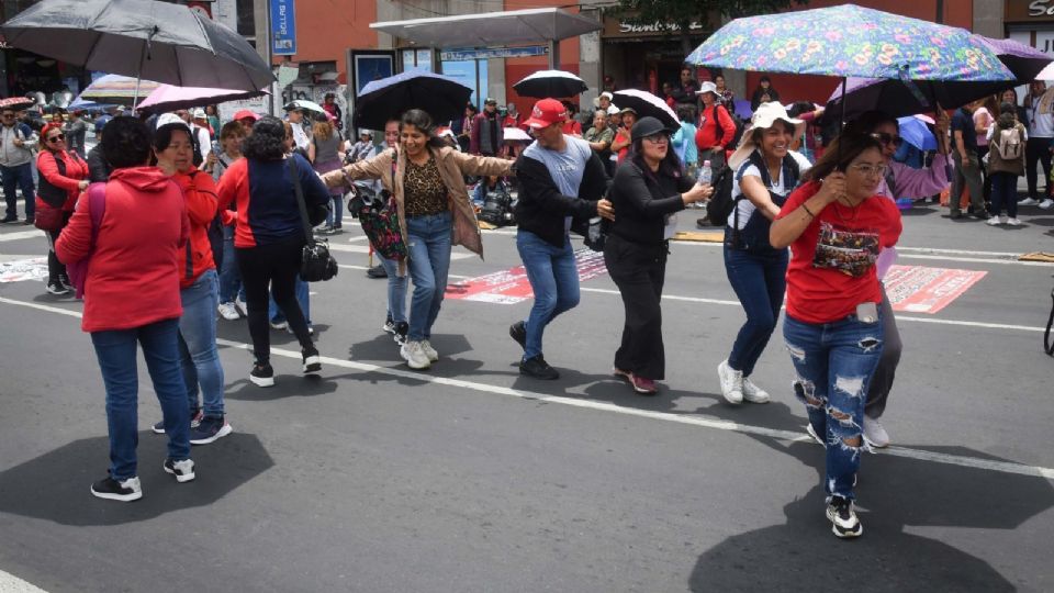 Maestros de la Coordinadora Nacional de Trabajadores de la Educación (CNTE) de la sección 9.