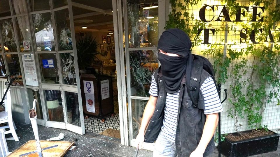 Varios establecimientos resultaron con daños durante la primera protesta antigentrificación.