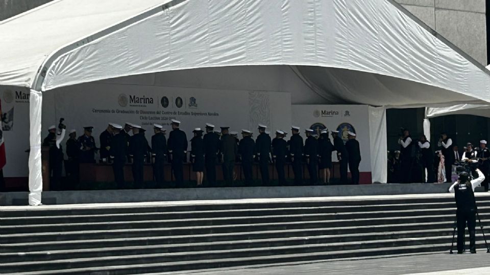 Raymundo Morales encabezó la ceremonia de graduación de 275 discentes del Centro de Estudios Superiores Navales.