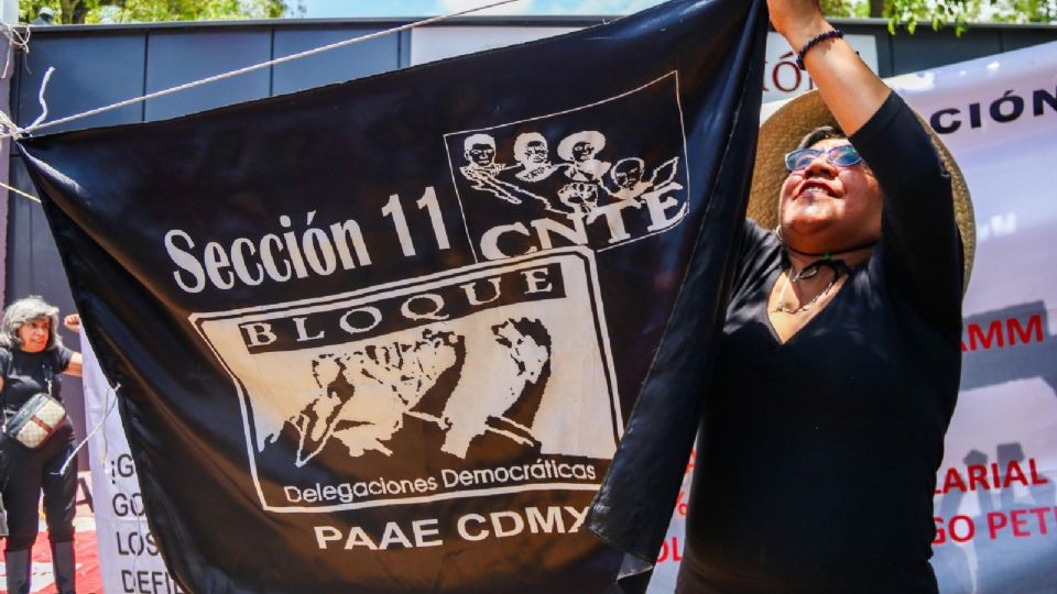 Maestros integrantes de la CNTE, de las secciones 9, 10 y 11, de la CDMX; acudieron a las mesas de diálogo en las instalaciones de la SEP de Coyoacán.