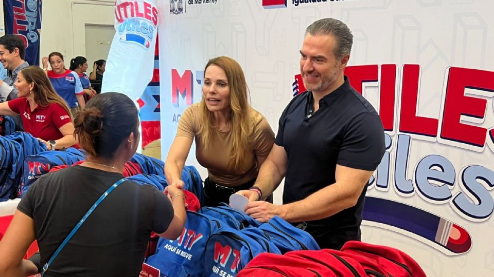 El programa “Útiles, útiles” contempla 10 sedes de distribución en el municipio y busca apoyar la economía familiar antes del nuevo ciclo escolar.