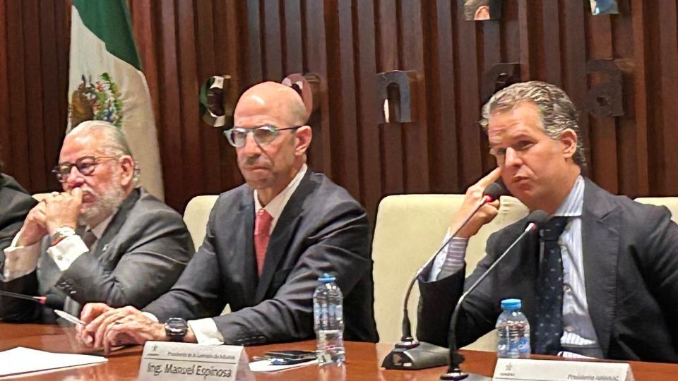 Concamin y la CAAAREM firmaron un convenio para combatir la corrupción en las aduanas.