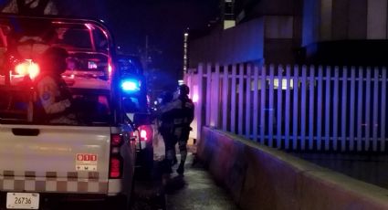 Detienen a cuatro personas en restaurante de San Pedro por presunta posesión de armas
