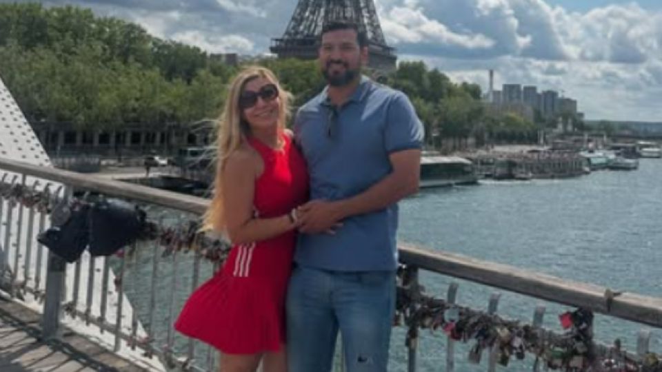 La polémica pareja compartió imágenes de sus lujosas vacaciones familiares en Europa.