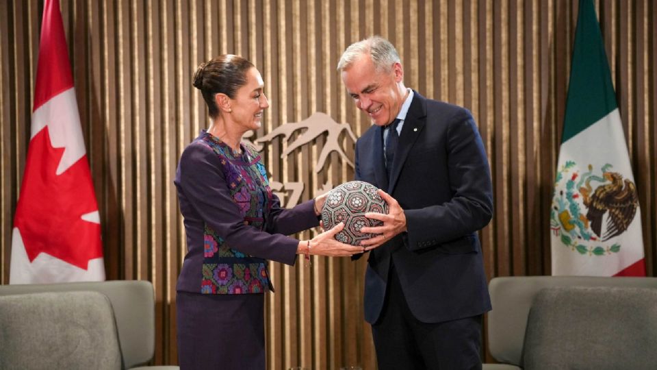 Claudia Sheinbaum Pardo, presidenta de México, entregó a Mark Carney, primer ministro de Canadá, en el G7.