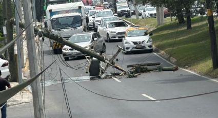 Choque y caída de transformador en Garza Sada paraliza vialidad en Monterrey