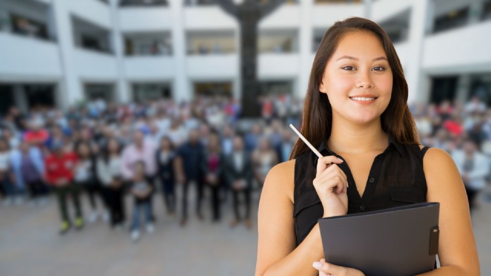 Comentó que también trabajan en un programa denominado “Hazte cargo” para atender el tema de las adicciones entre la juventud.