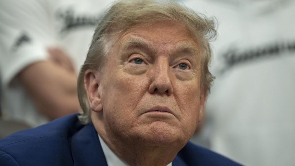 La Casa Blanca revela diagnóstico médico de Trump: insuficiencia venosa crónica.