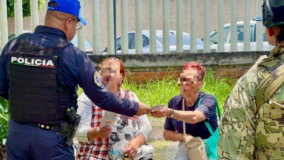 Jorge Peña, recomendó no dejar veladoras encendidas y encargar las mascotas con familiares.