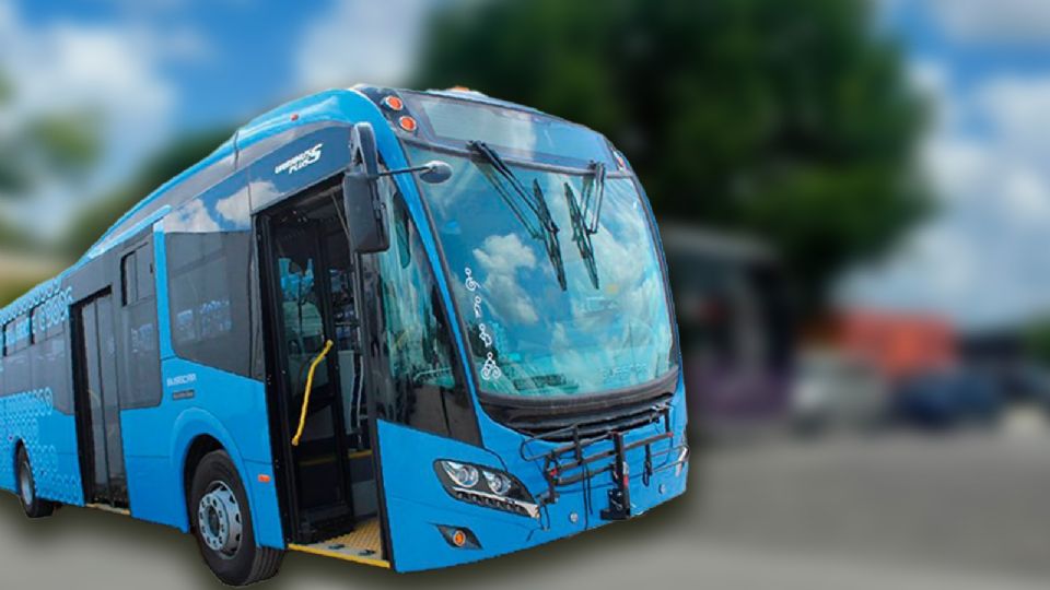 Unidades del Va y Ven en un paradero de Mérida. Desde hoy, 147 camiones dejaron de circular por falta de pagos.