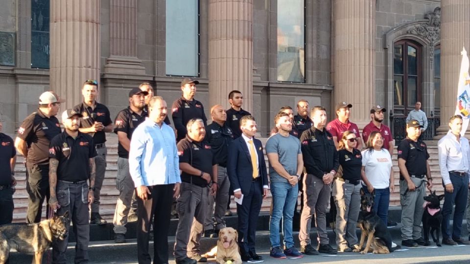 Samuel García recibió a rescatistas de Protección Civil y anunció la construcción urgente de la Presa Rompepicos II.