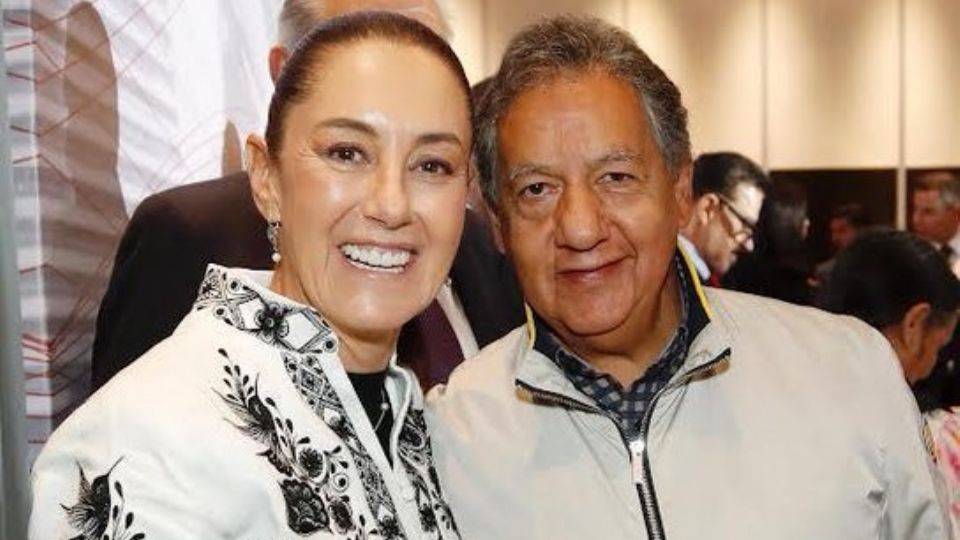 Higinio Martínez Miranda, senador con licencia fue recibido en Palacio Nacional.