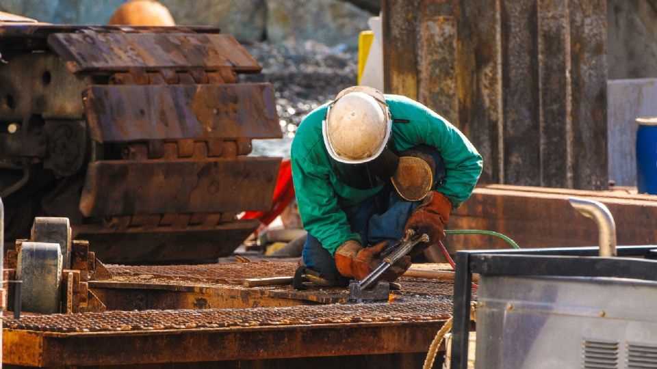 Se observa que hay un 25% de la población trabajadora con jornadas laborales excesivas.