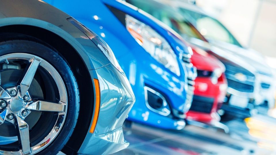 Pese a que subió en septiembre, la producción de autos cayó en el acumulado enero-septimbre de 2025, informa el Inegi.