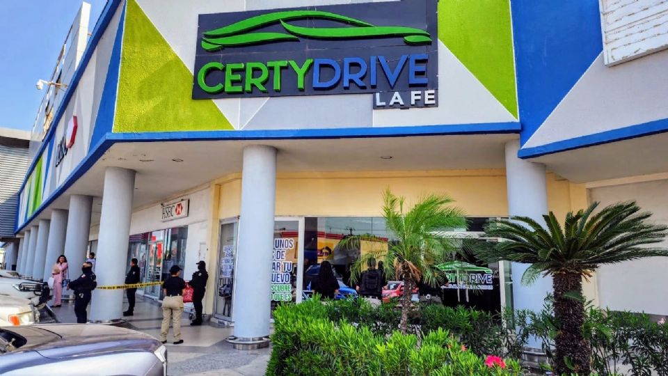 Durante el cateo en San Nicolás, autoridades aseguraron equipo tecnológico, terminales bancarias y documentación de CERTYDRIVE.