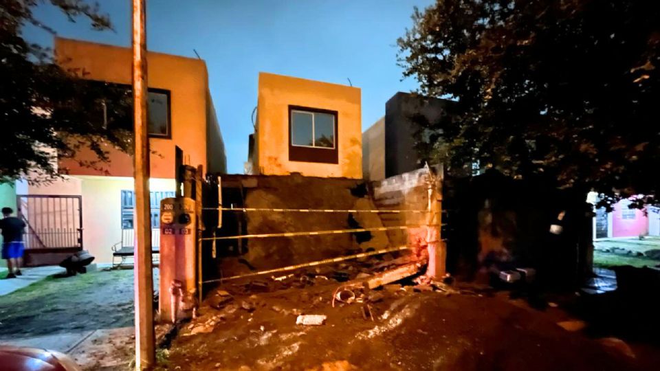 El techo de la parte frotal de la vivienda se desprendió y cayó sin que se registraran personas lesionadas.