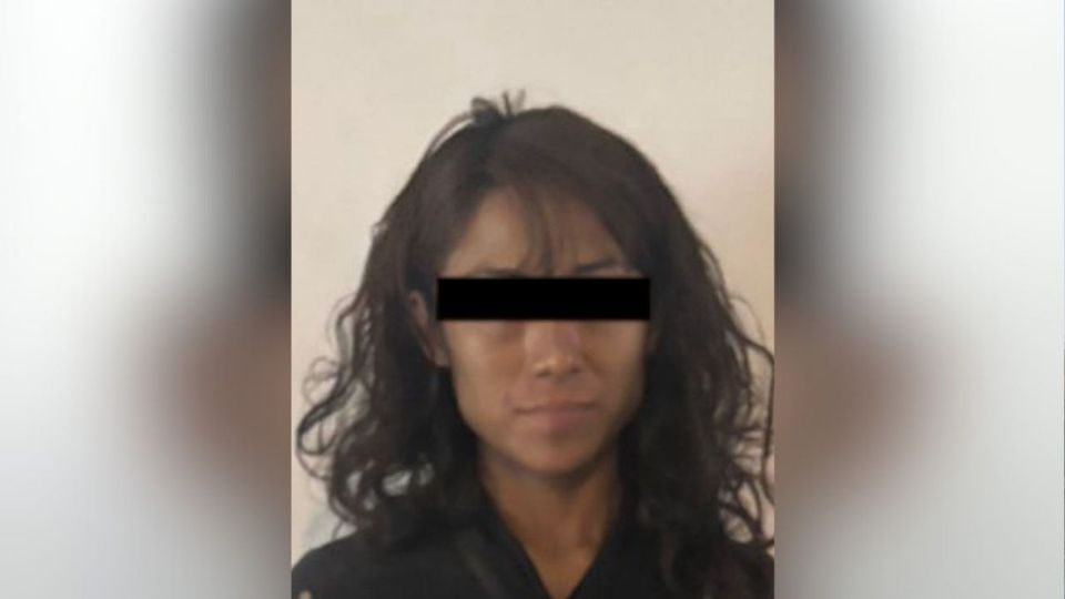 La mujer fue detenida tras ser sorprendida alimentando una fogata en un lote baldío de Guadalupe, sin autorización ni justificación.