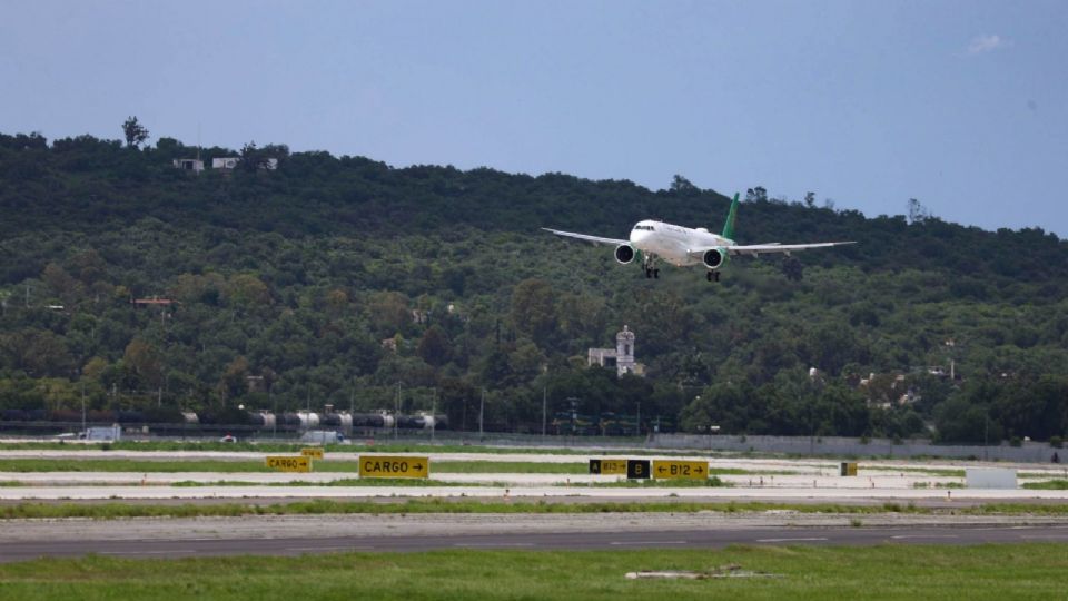 Aaeronave EMBRAER E-195E2, que pasará a formar parte de la flotilla de la aerolínea Mexicana de Aviación. La unidad aterrizó este medio día en el AIFA.
