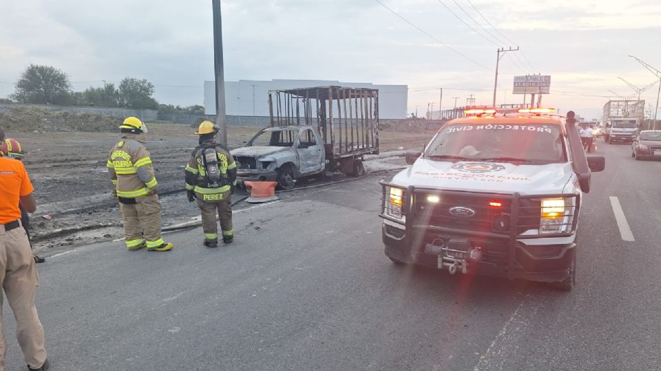 Bomberos lograron controlar el incendio antes de que se propagara.