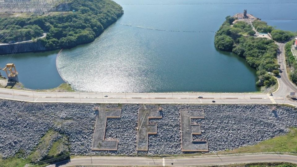 La directora general de la CFE, Emilia Esther Calleja Alor, visitó la Central Hidroeléctrica Belisario Domínguez “La Angostura”.