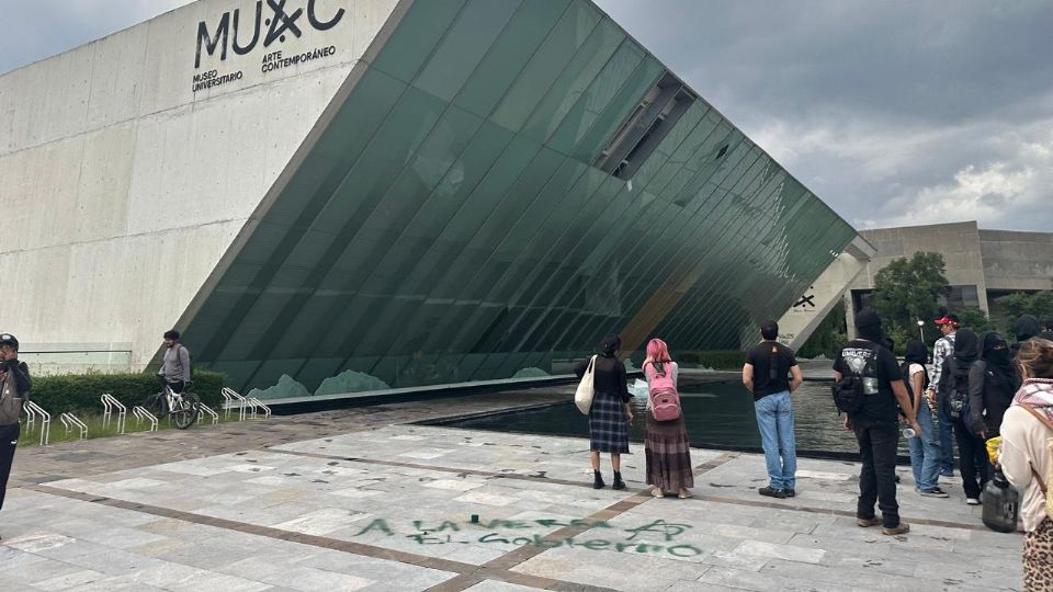 Tras la marcha contra la gentrificación, algunos asistentes causaron destrozos en la UNAM.