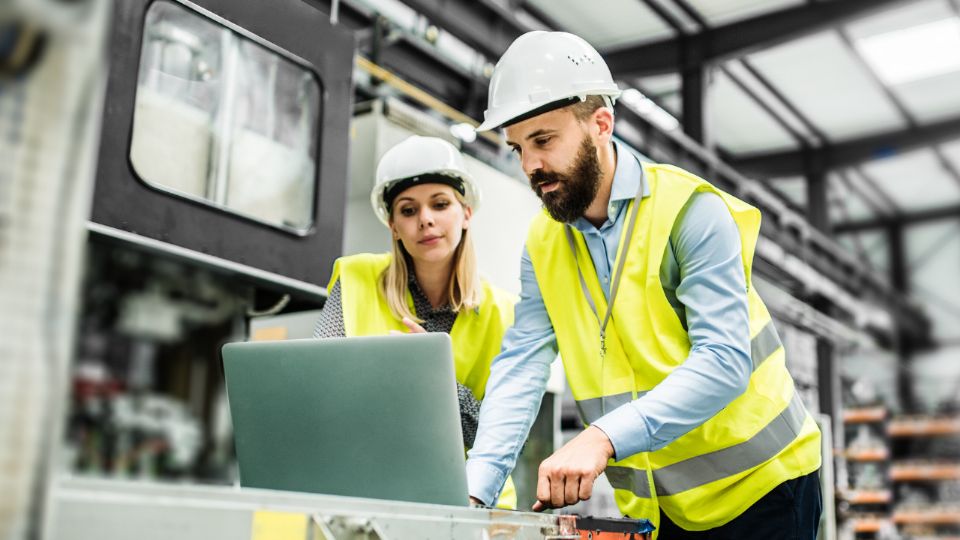 Coparmex Nuevo León alertó que la falta de políticas públicas y la incertidumbre legislativa han frenado la generación de empleo, especialmente en micro y grandes empresas.