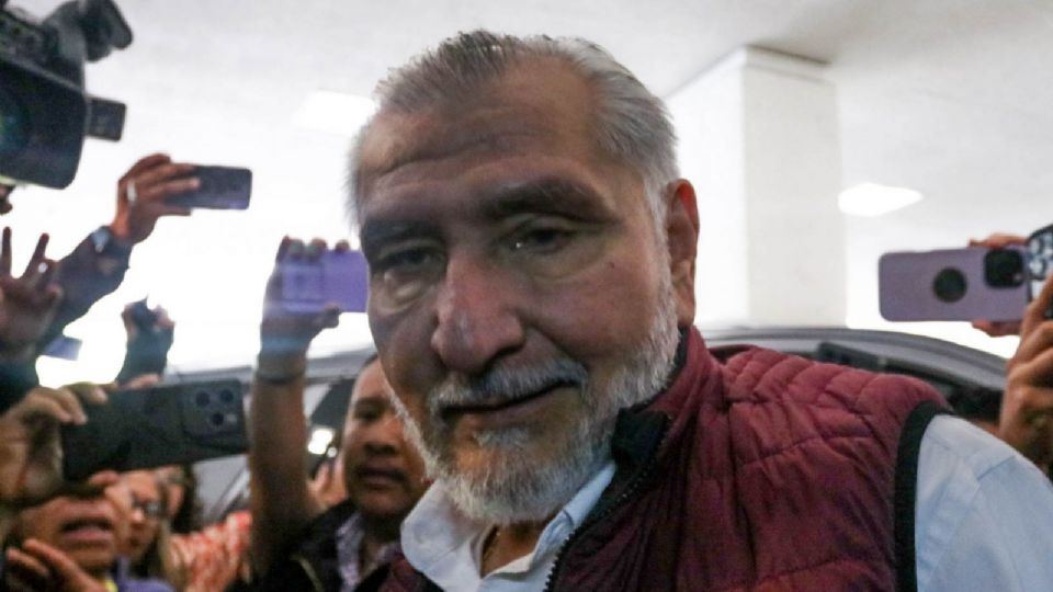 La misma petición se lanzó respecto al extitular de la Oficina de la Presidencia de la República.