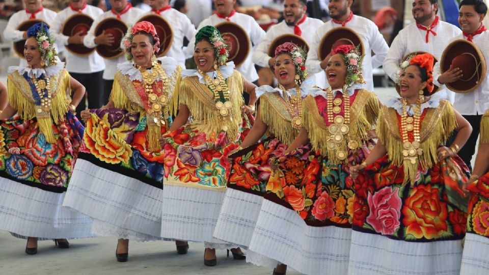 Se llevó a cabo el primer Lunes del Cerro como parte de las actividades de la Guelaguetza 2025.