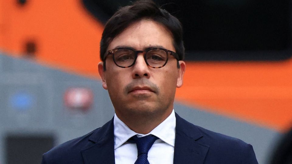 El médico Salvador Plasencia llegando a una corte federal en Los Angeles, California.