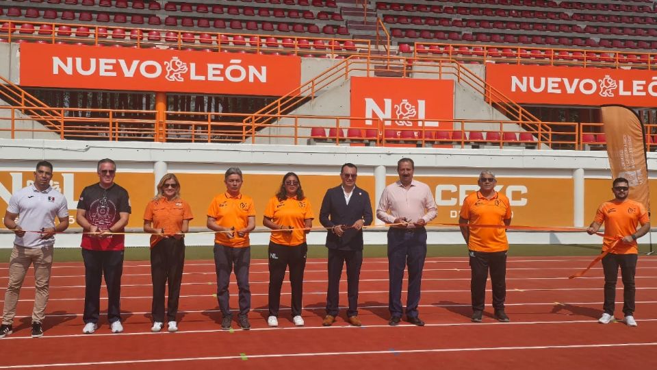 La nueva vitapista de 400 metros fue inaugurada en el Centro de Alto Rendimiento del INDE, con inversión privada de 19 millones de pesos.