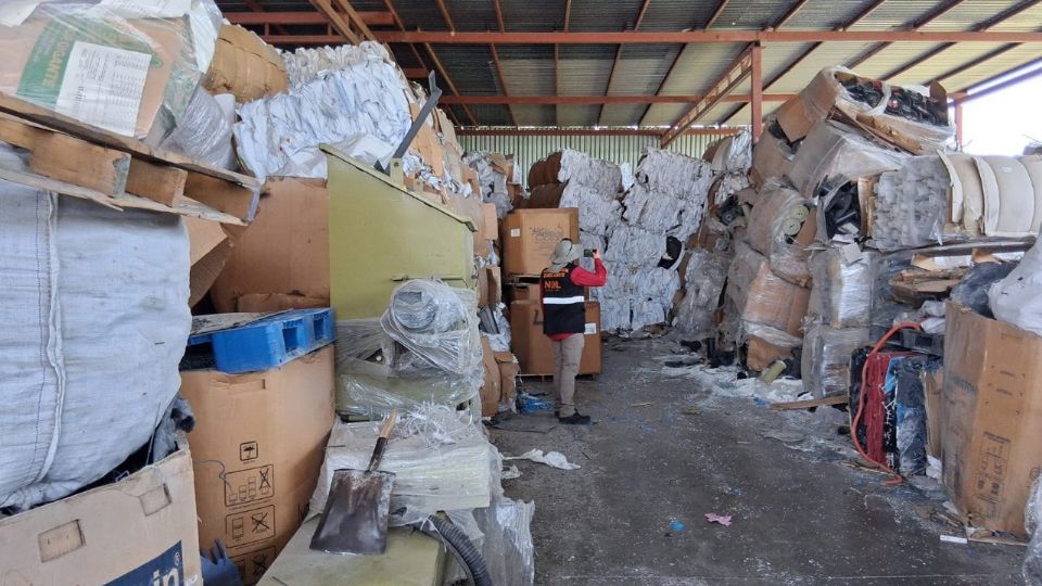 Autoridades ambientales clausuraron el sitio tras detectar contaminación por residuos mal manejados en Cadereyta.