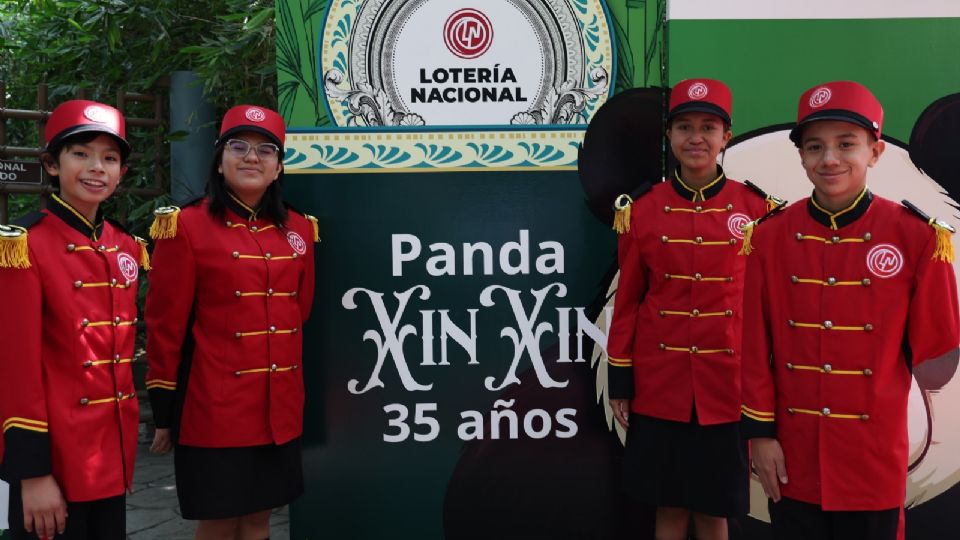 La Lotería Nacional emite un billete conmemorativo a los 35 años de la panda Xin Xin.