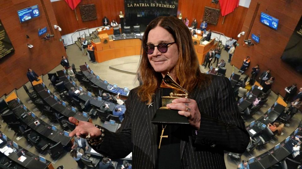 El minuto de aplausos fue solicitado por el morenista Sergio Gutiérrez Luna.