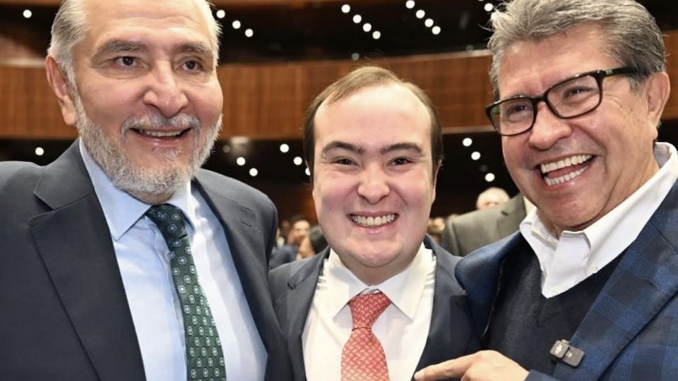 El diputado Enrique Vázauez Navarro (cen.) fue captado en lugares exclusivos de la isla de Ibiza, España.