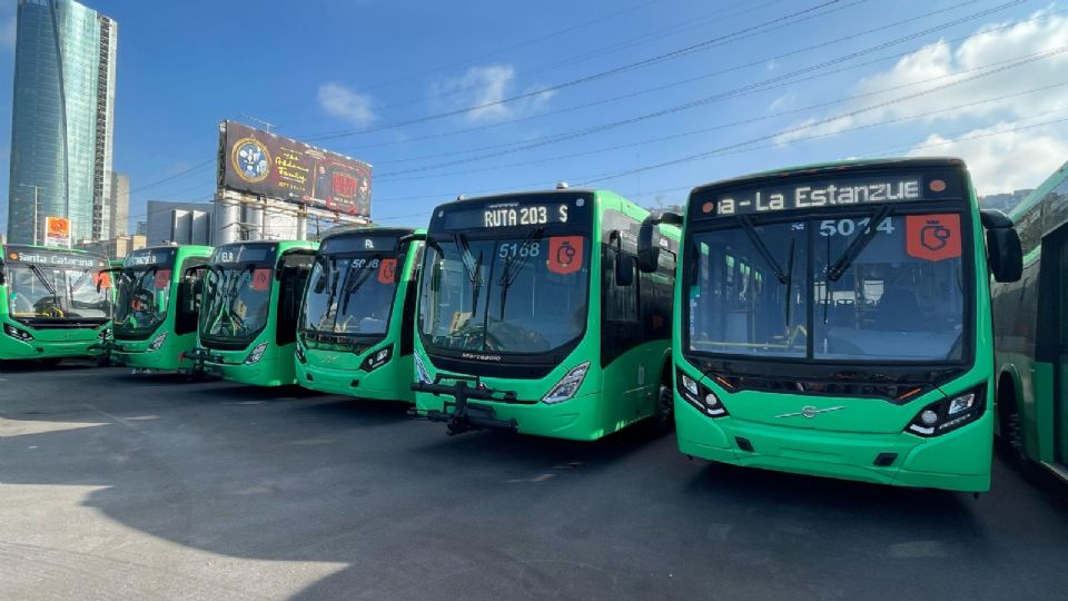 Samuel García encabezó la entrega de las nuevas unidades de la Ruta 203, que reducirá los tiempos de espera y mejorará la cobertura del transporte en el sur del área metropolitana.